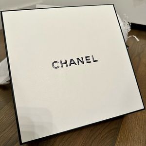 Chanel empty gift box with filler